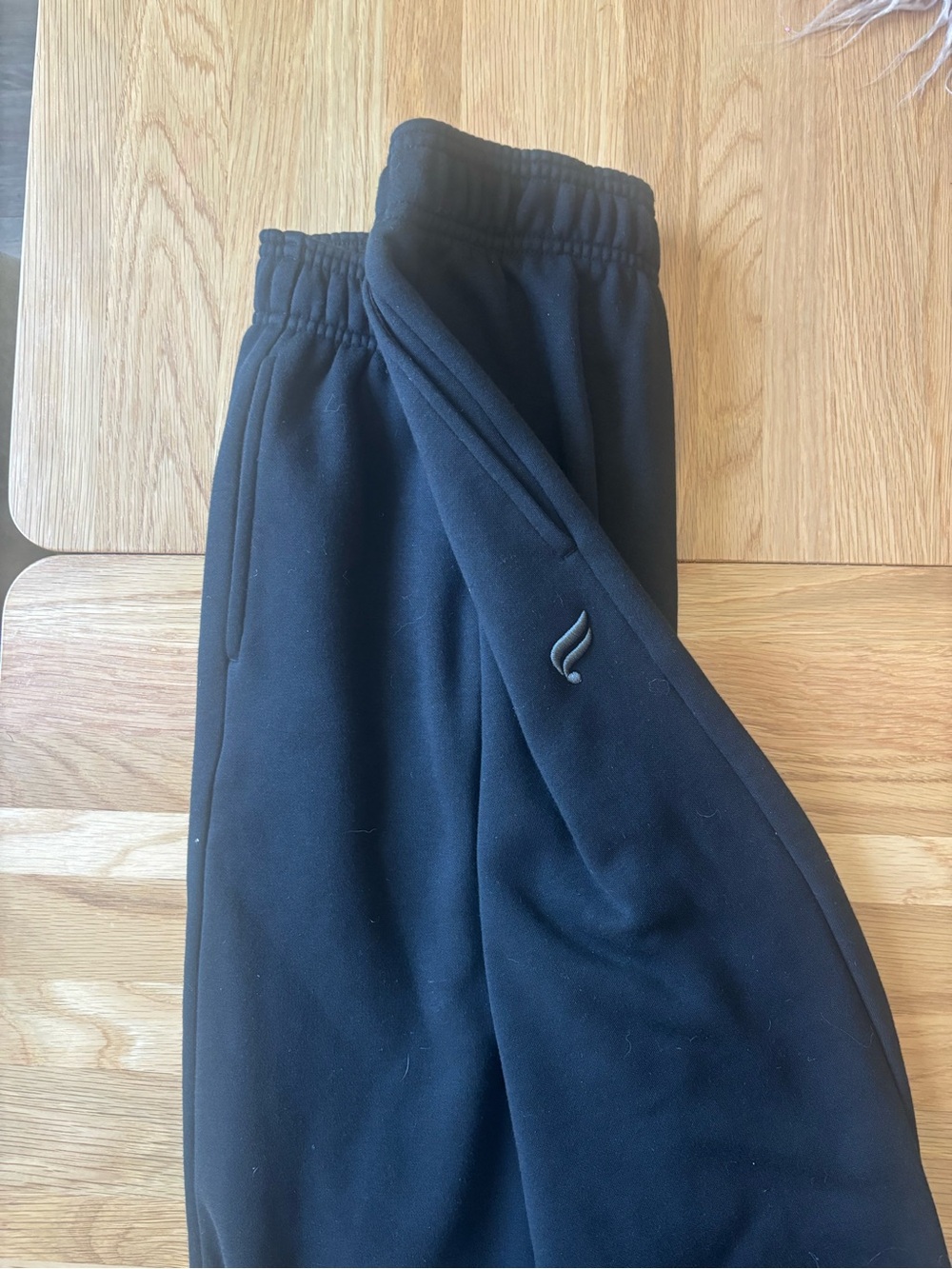 Fabletics Black Wide-Leg Cozy Sweat Pants with Elastic Waist, Two Pockets - XS - Picture 4 of 4